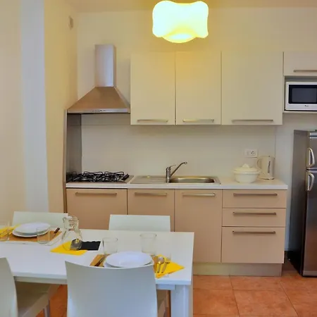 One Bedroom Close To The דירה