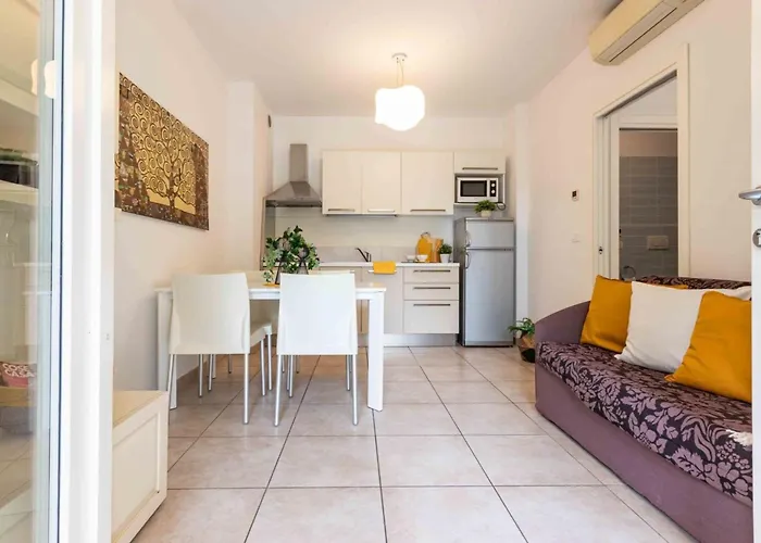 Cozy With A Fenced Garden And Fireplace *