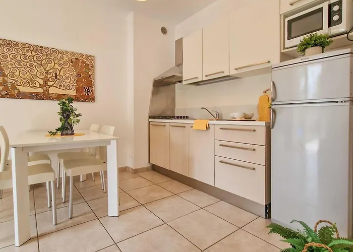 Daire Cozy With A Fenced Garden And Fireplace Bibione