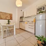 Daire Cozy With A Fenced Garden And Fireplace Bibione