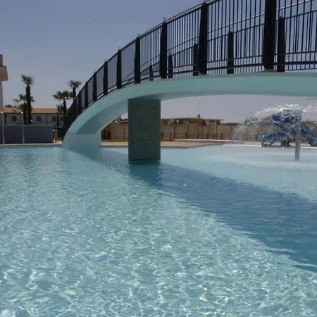 Апартаменти Cozy With A Fenced Garden And Fireplace *