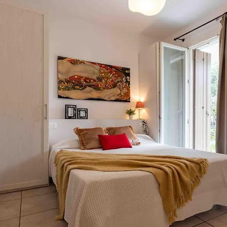 Cozy With A Fenced Garden And Fireplace Apartamento