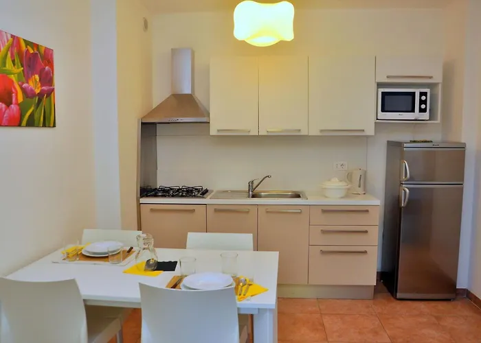 Cozy With A Fenced Garden And Fireplace Apartment *